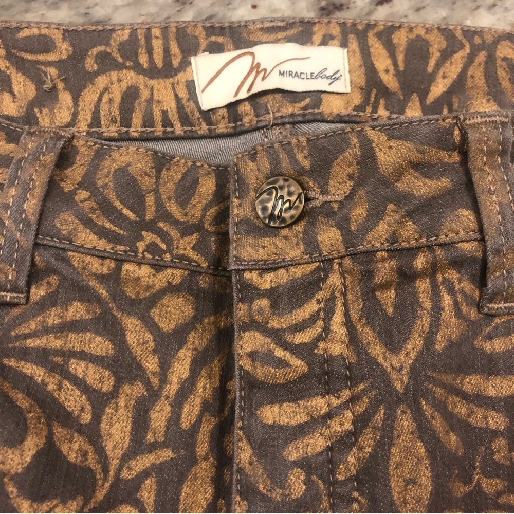 Miracle body women’s jeans beautiful design brand new size 14